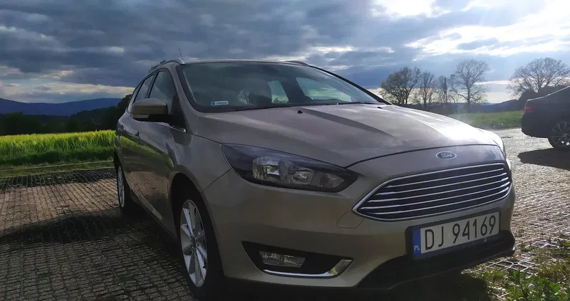 samochody osobowe Ford Focus cena 35800 przebieg: 156800, rok produkcji 2015 z Góra